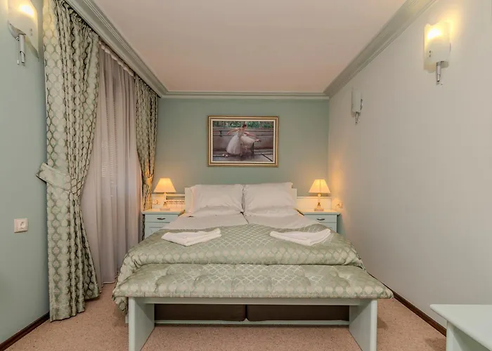 شقة карлък سموليان