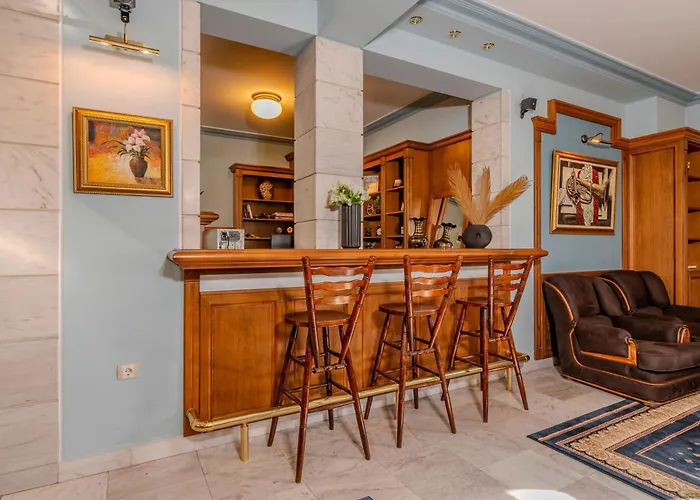 شقة карлък سموليان